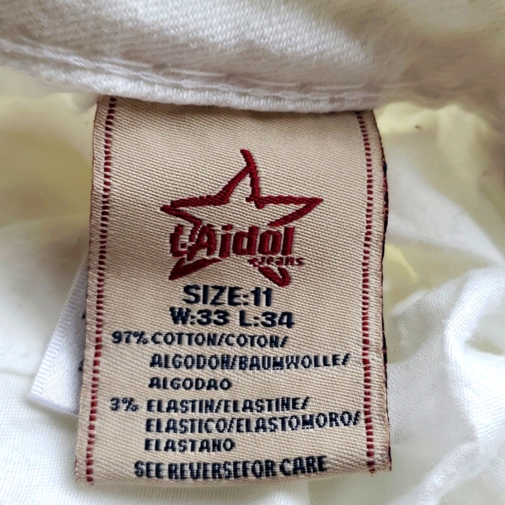 LA idol Jeans